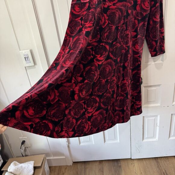 Torrid Betsey Johnson Floral Puff Sleeve Button Front Coat Red Velvet Roses 3/3X - Picture 6 of 12